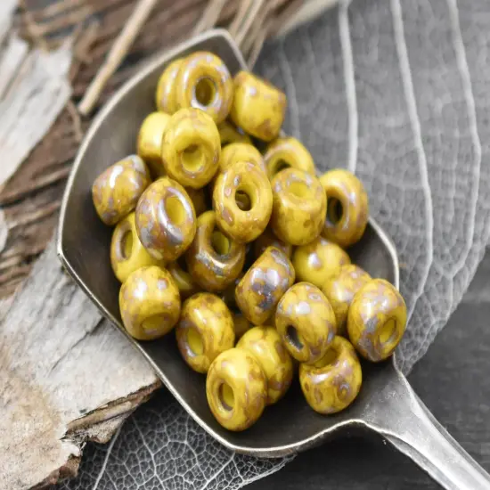 20g Lemon Rembrandt 2/0 Matubo Beads {4}