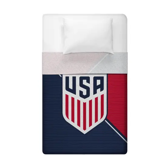 Sleep Squad US Soccer Federation Logo 60&rdquo; x 80&rdquo; Raschel Plush Throw {3}