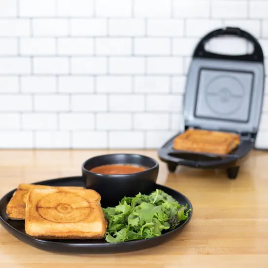 Uncanny Brands Pokemon Pok&eacute; Ball Single Sandwich Maker {5}
