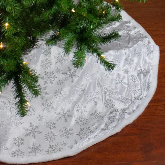 Northlight 48" Silver and White Snowflakes Christmas Tree Skirt {1}