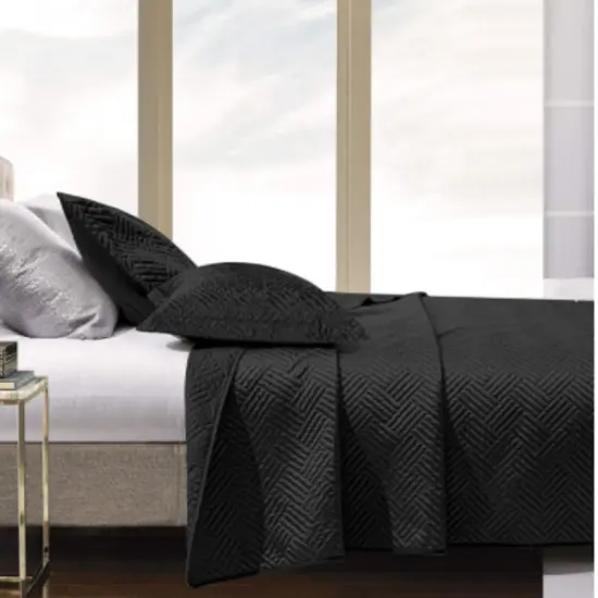 Prato II Quilt Black {1}