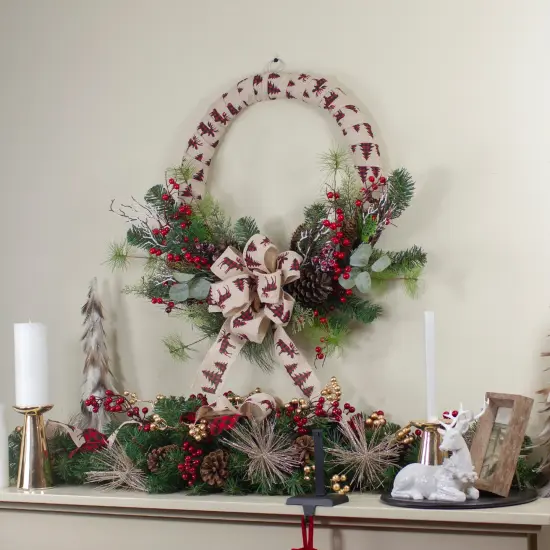 Northlight Winter Foliage and Berries Artificial Burlap Christmas Wreath - 24" - Unlit Green {6}