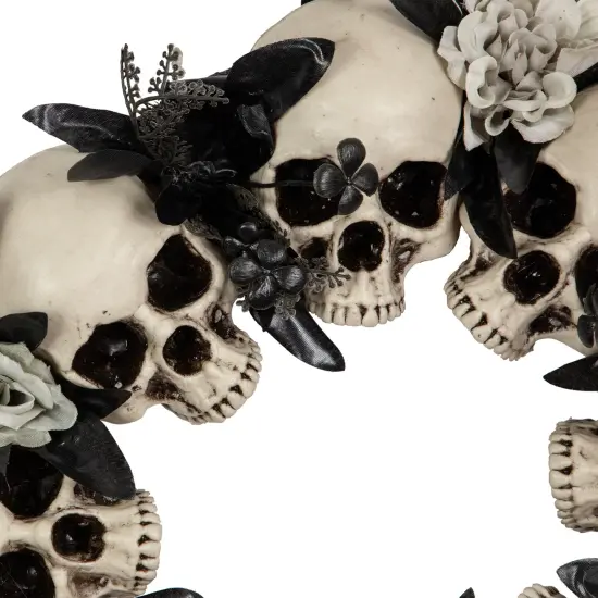 Northlight Skulls and Chains with Roses Halloween Wreath - 15" - Unlit Gray {6}