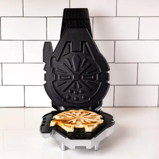Uncanny Brands Star Wars Deluxe Millennium Falcon Waffle Maker {4}