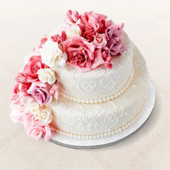 Bulk 12-pack of 10-inch round white cake drums with a 1/2-inch pleated edge. {3}