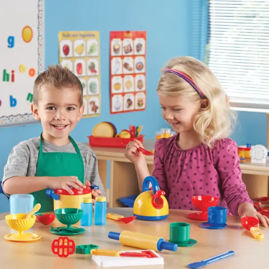 Pretend & Play&reg; Kitchen Set {4}