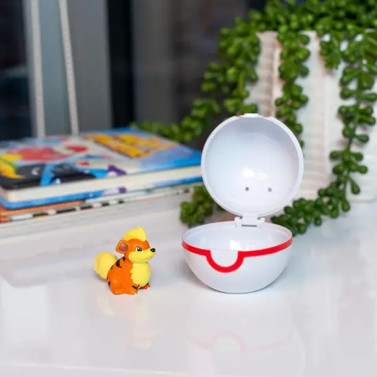 Pok&eacute;mon Clip 'N' Carry Pok&eacute; Ball & Growlithe Set | Includes Ball & 2" Growlithe Figure {6}