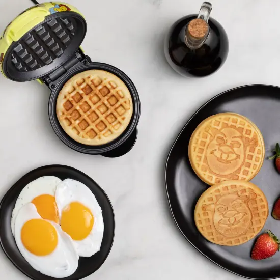 Uncanny Brands Shrek Mini Waffle Maker {2}