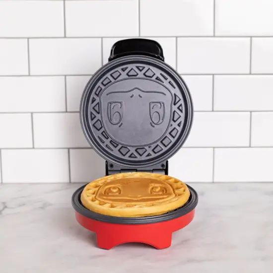 Uncanny Brands Pokémon Squirtle Waffle Maker {3}