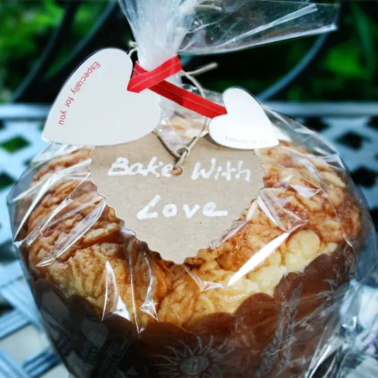 Wrapables Set of 50 Heart Twist Ties with 20 Scalloped Gift Tags {6}