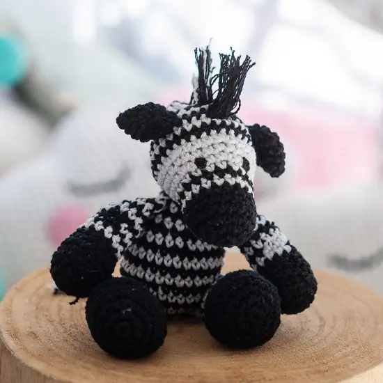 Hoooked Amigurumi DIY Kit W/Eco Barbante Yarn-Zebra Zizi - Noir {3}