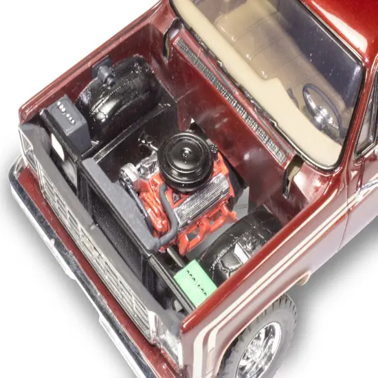 Revell Plastic Model Kit-76 Chevy Sport Stepside Pickup 4X4 {3}