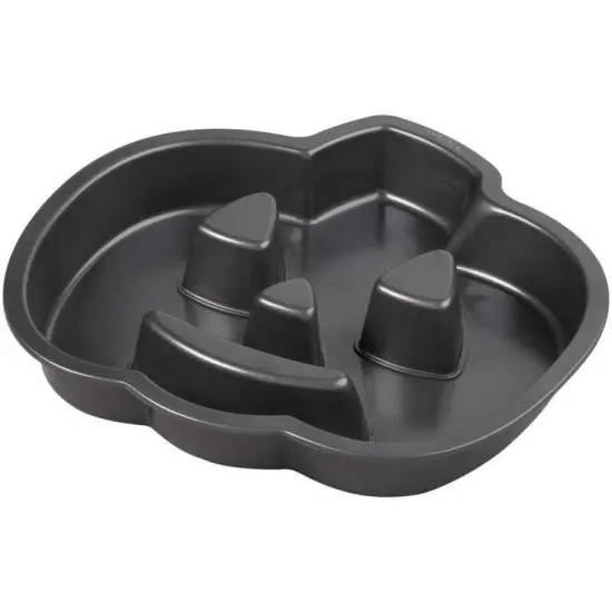 Jack-O-Lantern Cake Pan {3}