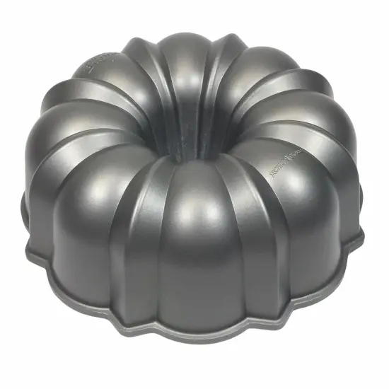 Ware Pro Cast Original Bundt Pan {1}