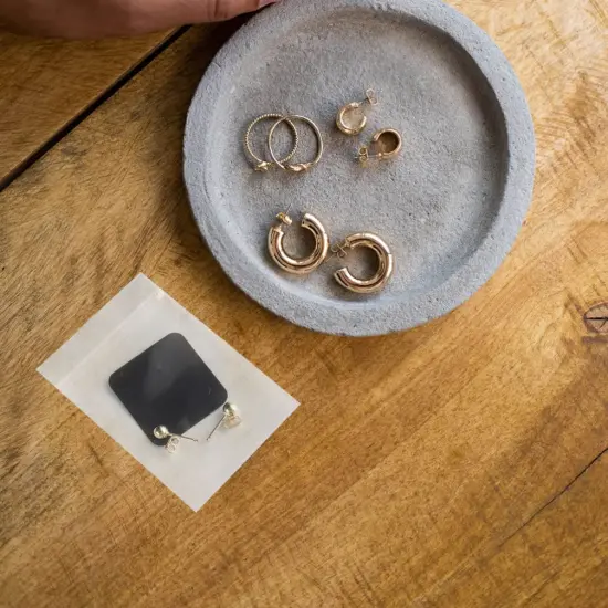 Didiseaon Black Jewelry 100pcs Anti Tarnish Strips Tabs Jewelry Tarnish Protector Jewelry Storage Tabs Display Labels Anti Tarnish Squares for Jewelry Storage Trinket Black Labret Jewelry {6}