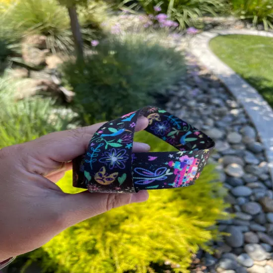 Black Familia Doodles 1” Seatbelt Webbing {3}