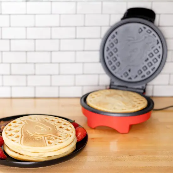 Uncanny Brands Pok&eacute;mon Charizard Waffle Maker {6}