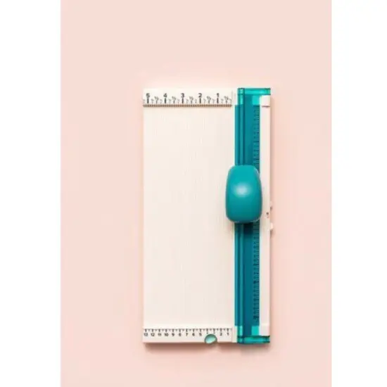 We R Memory Keepers - Comfort Craft Tools Collection - Trim and Score Board 661224 {3}