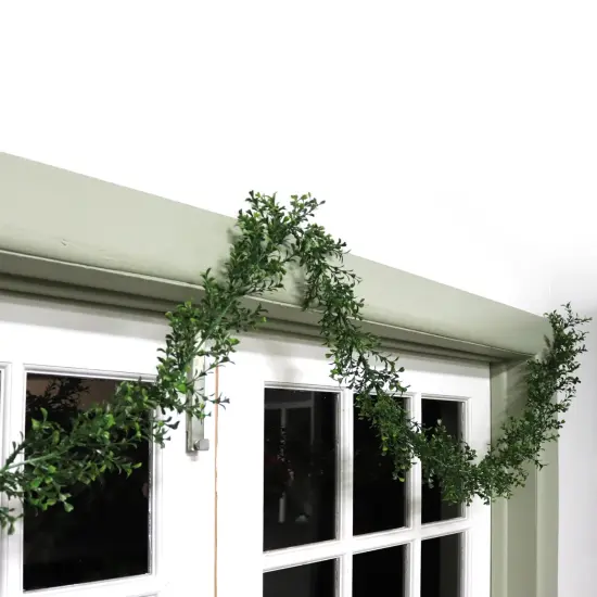 9ft Boxwood Garland with 384 Tips {2}