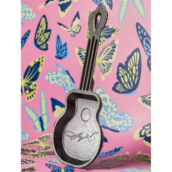 Lodge Cast Iron Mini Skillet, Dolly Parton Rockstar Guitar Shape Design with Signature, Seasoned Cookware, 12 inch diameter {3}