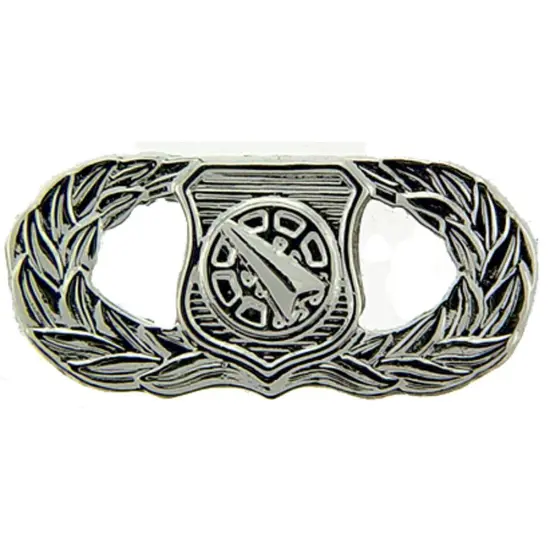 EagleEmblems P12104 Wing-USAF,WEAP.CONTR,BAS. (Mini) (.875'') {1}