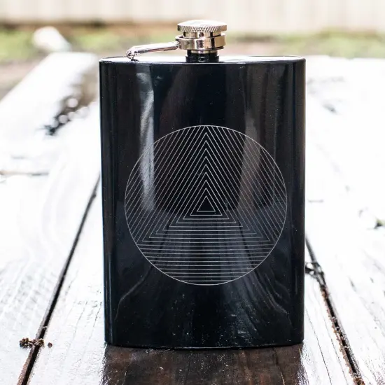 8oz BLACK Circle Triangle Design Flask {2}