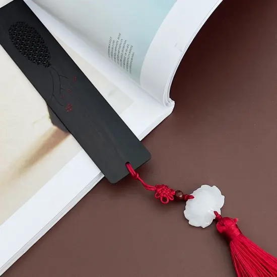 Wrapables Sandalwood Bookmark with Pendant Tassel for Book Lovers an Readers Vase {4}