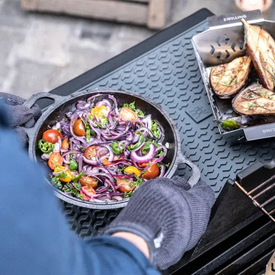 ZWILLING BBQ+ 3-pc Silicone Grill Mat & Gloves Set {3}