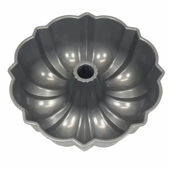 Ware Pro Cast Original Bundt Pan {3}
