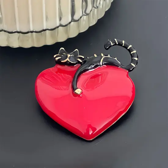 Wrapables Lounging Cats Enamel Brooch Pin, Cat on Heart {4}
