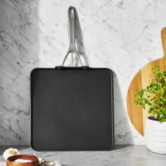 ZWILLING Motion Hard Anodized11 x 11-inch Aluminum Nonstick Square Griddle {3}