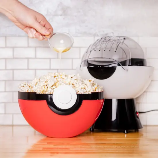 Uncanny Brands Pok&eacute;mon Pokeball Popcorn Maker {3}