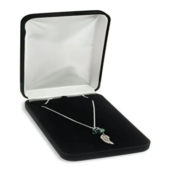 Black Velvet Necklace Box {1}