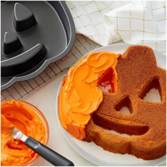 Jack-O-Lantern Cake Pan {2}