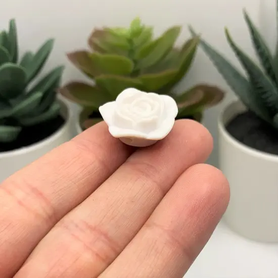 4, 20 or 50 Pieces: White Chunky Rose Flower Beads {4}