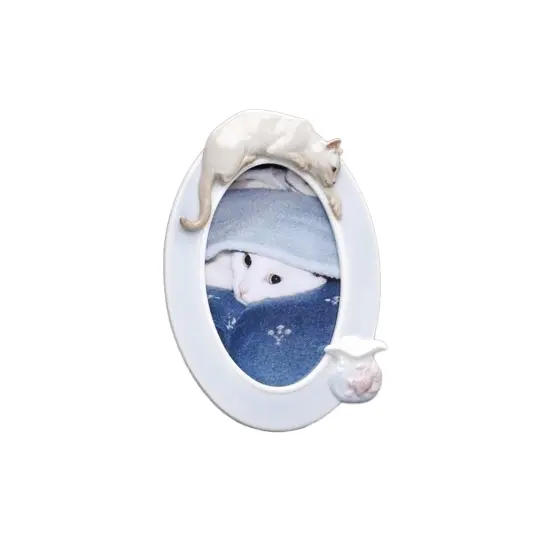 Roman Cat and Fish Bowl Porcelain Oval Picture Frame - for 4" x 6" Photo White {4}