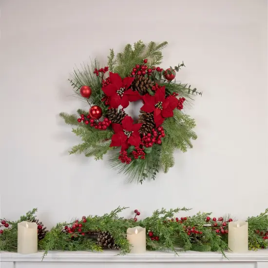 Northlight Berry and Poinsettia Artificial Christmas Wreath - 22" - Unlit Green {3}