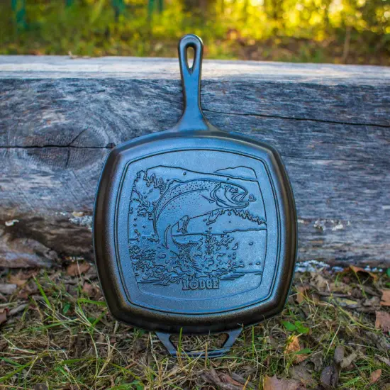 Lodge L8SGPWLFI Wildlife Series Trout Pre Seasoned 10.5 in Square Grill Pan {4}