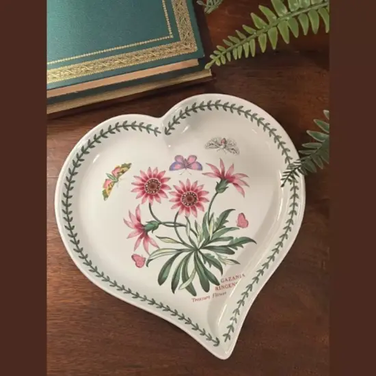 Portmeirion Botanic Garden 9 Inch Heart Dish - Treasure Flower {3}