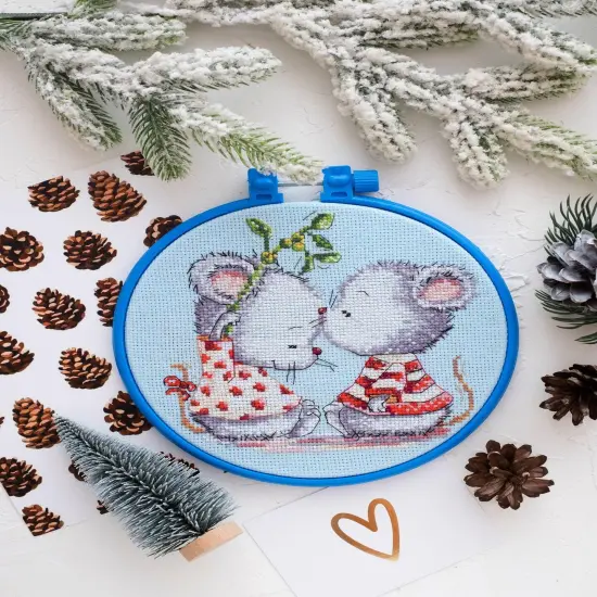 Cross-stitch kit Fallen in love mice {1}