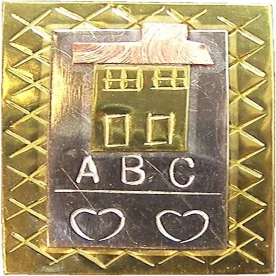 Puffin & Company Sampler Needle Nanny Magnetic Needle Minder Holder, Brooch Multicolor {1}