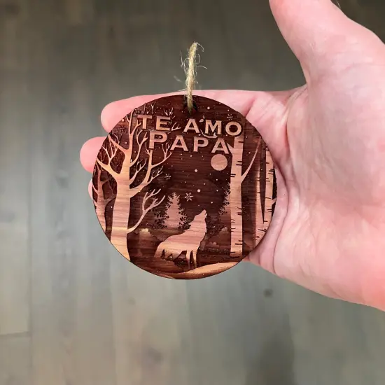 Te Amo Papa winter Wolf - Cedar Ornament {4}