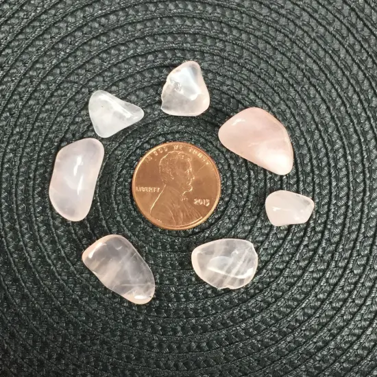 Rose Quartz Crystal Chips &ndash; Size XS {3}