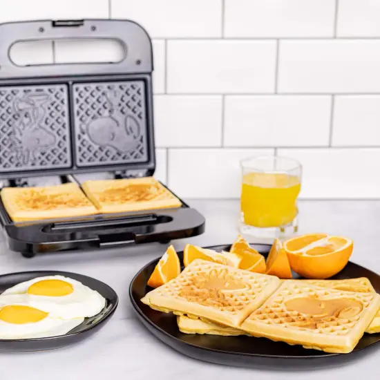Uncanny Brands Peanuts Snoopy & Woodstock Double-Square Waffle Maker {4}