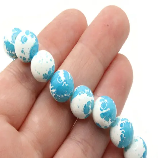 40 10mm White with Sky Blue Splatter Paint Smooth Round Glass Beads {3}