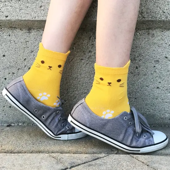 Wrapables Novelty Animal Print Crew Socks (Set of 5), Whiskers and Paws {4}