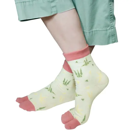 Wrapables Tabi Flip-Flop Socks (Set of 3), Origami {3}