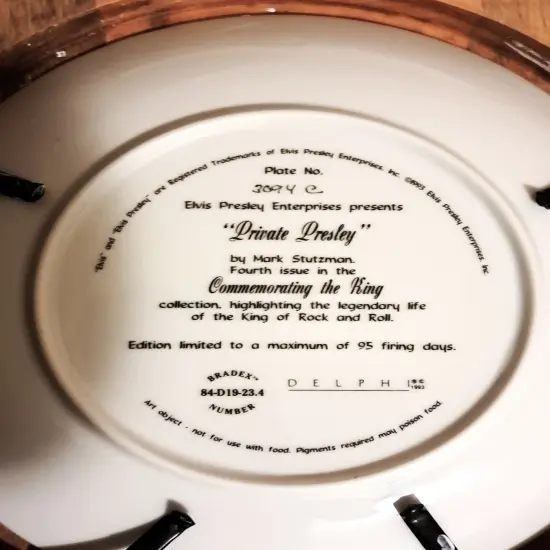 ELVIS PRESLEY "PRIVATE PRESLEY" 8" COLLECTOR PLATE {2}