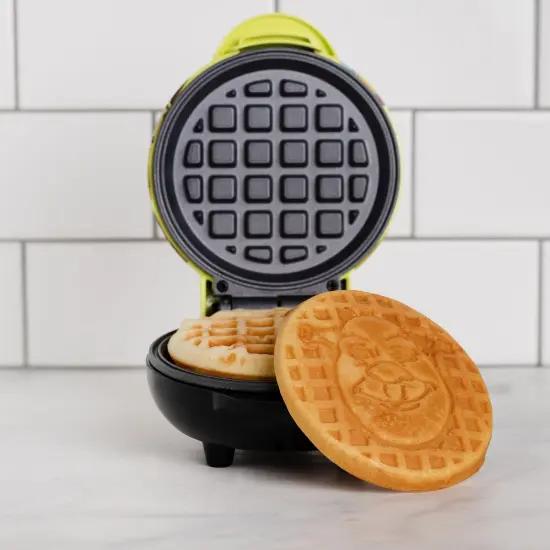 Uncanny Brands Shrek Mini Waffle Maker {5}