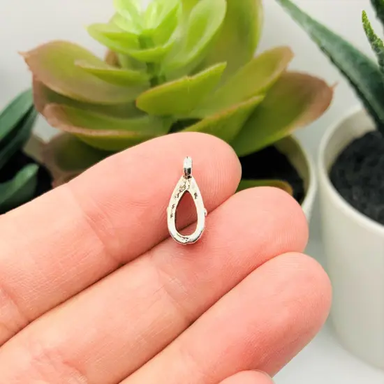 4, 20 or 50 Pieces: Antique Silver X Design Bails {4}